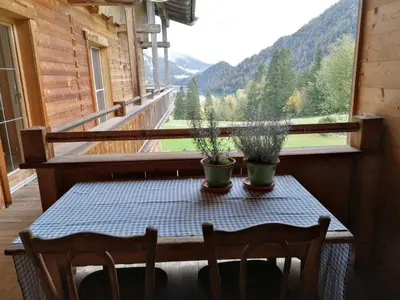 Ein allgemeiner Bergblick oder ein Berglick von der Ferienwohnung aus