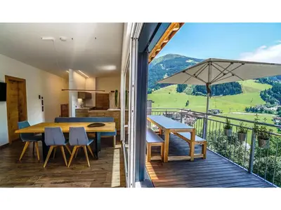 Ein allgemeiner Bergblick oder ein Berglick von der Ferienwohnung aus