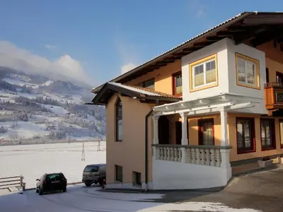 Ein allgemeiner Bergblick oder ein Berglick von der Ferienwohnung aus