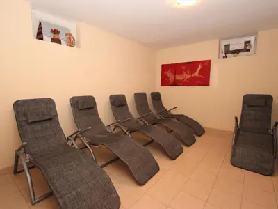 Ein Sitzbereich in der Unterkunft Holiday Home Schwendau-1 by Interhome