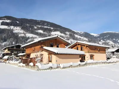 Ein allgemeiner Bergblick oder ein Berglick von des Ferienhauses aus