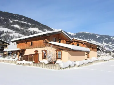 Ein allgemeiner Bergblick oder ein Berglick von des Ferienhauses aus