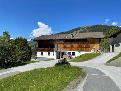 Ein allgemeiner Bergblick oder ein Berglick von der Ferienwohnung aus