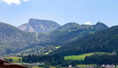 Ein allgemeiner Bergblick oder ein Berglick von der Ferienwohnung aus