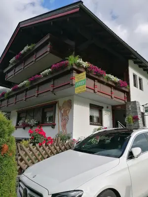 Das Gebäude in dem sich das Privatzimmer befindet