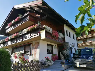 Das Gebäude in dem sich das Privatzimmer befindet