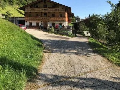 Das Gebäude in dem sich die Ferienwohnung befindet