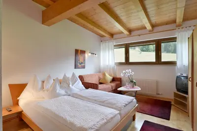 Ein Bett oder Betten in einem Zimmer der Unterkunft Alpengasthof Hirschberg