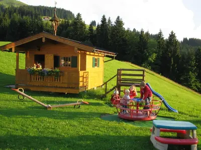 Ein Kinderspielbereich in der Unterkunft Alpengasthof Hirschberg