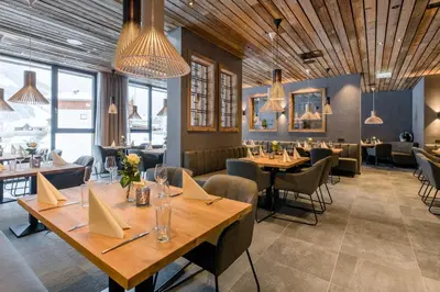 Ein Restaurant oder anderes Speiselokal in der Unterkunft Wildkogel Resorts - DAS Neukirchen
