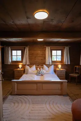 Ein Bett oder Betten in einem Zimmer der Unterkunft Mountain Vista - Bio Yoga Hof