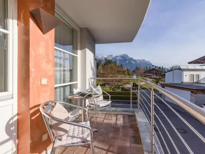 Ein allgemeiner Bergblick oder ein Berglick von der Pension aus