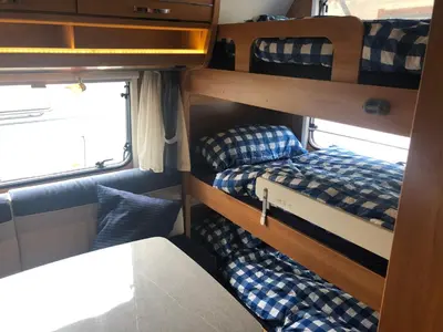 Ein Etagenbett oder Etagenbetten in einem Zimmer der Unterkunft Zillerglückhütte - 5 Sterne Camping Aufenfeld
