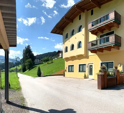 Das Gebäude in dem sich die Ferienwohnung befindet