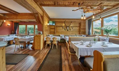 Ein Restaurant oder anderes Speiselokal in der Unterkunft Sportpension Enzian