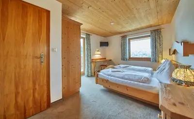 Ein Bett oder Betten in einem Zimmer der Unterkunft Sportpension Enzian