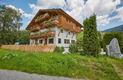 Ein allgemeiner Bergblick oder ein Berglick von der Pension aus