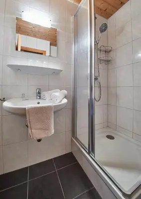 Ein Badezimmer in der Unterkunft Sportpension Enzian