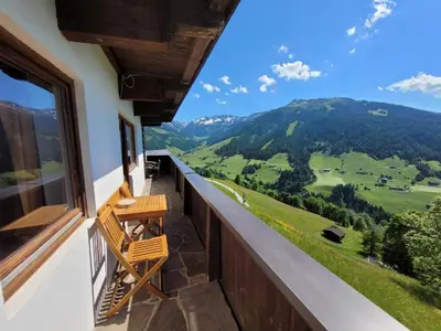 Ein allgemeiner Bergblick oder ein Berglick von der Ferienwohnung aus