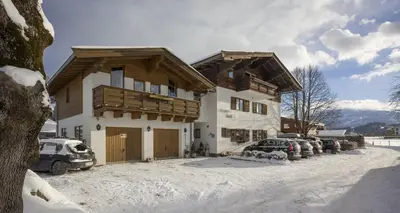 Ein allgemeiner Bergblick oder ein Berglick von der Pension aus
