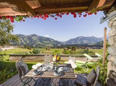 Ein allgemeiner Bergblick oder ein Berglick von der Ferienwohnung aus