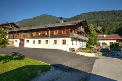 Ein allgemeiner Bergblick oder ein Berglick von des Chalets aus