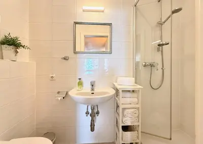 Ein Badezimmer in der Unterkunft BELLE KITZ PURE im Zentrum by Belle Stay