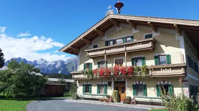 Ein allgemeiner Bergblick oder ein Berglick von des Bed & Breakfasts aus
