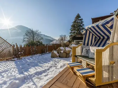 Ein allgemeiner Bergblick oder ein Berglick von des Chalets aus