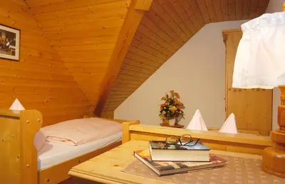 Ein Bett oder Betten in einem Zimmer der Unterkunft Café Rainer