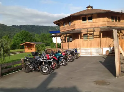 Ein allgemeiner Bergblick oder ein Berglick von des Ferienhauses aus
