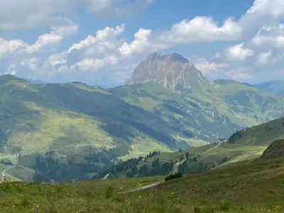 Ein allgemeiner Bergblick oder ein Berglick von der Ferienwohnung aus