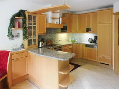 Küche/Küchenzeile in der Unterkunft Holiday Home in Fügenberg near Spieljochbahn