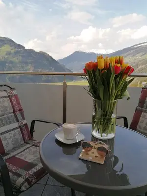 Ein allgemeiner Bergblick oder ein Berglick von der Ferienwohnung aus