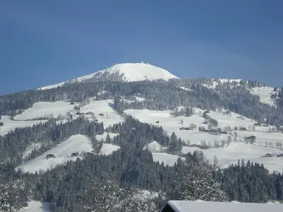 Ein allgemeiner Bergblick oder ein Berglick von der Ferienwohnung aus