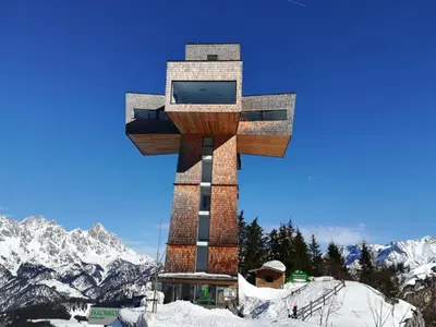 Ein allgemeiner Bergblick oder ein Berglick von der Pension aus