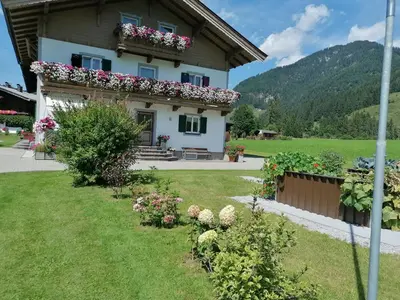 Ein allgemeiner Bergblick oder ein Berglick von der Pension aus