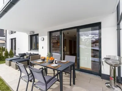 Ein Patio oder anderer Außenbereich in der Unterkunft FamilienWohnung Wildspitze