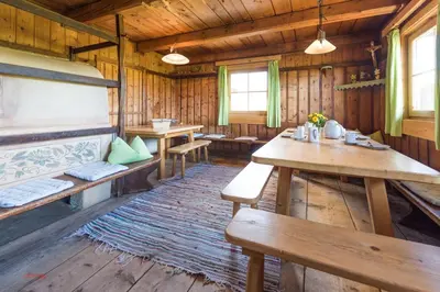 Ein Restaurant oder anderes Speiselokal in der Unterkunft Almliesl MITT-396