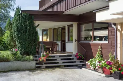 Ein Garten an der Unterkunft Tirol Appartements Schwaiger