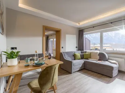 Ein Sitzbereich in der Unterkunft Tirol Appartements Schwaiger