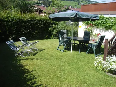 Ein Garten an der Unterkunft Gästehaus Roland