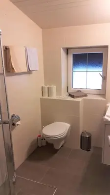 Ein Badezimmer in der Unterkunft Gästehaus Roland