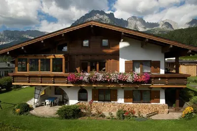 Ein allgemeiner Bergblick oder ein Berglick von der Ferienwohnung aus