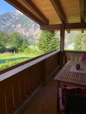 Ein allgemeiner Bergblick oder ein Berglick von der Ferienwohnung aus