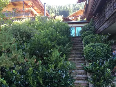 Ein Garten an der Unterkunft Beautiful Family Chalet in the heart of Inneralpbach