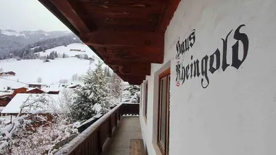 Ein allgemeiner Bergblick oder ein Berglick von des Chalets aus