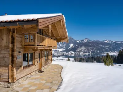 Ein allgemeiner Bergblick oder ein Berglick von des Chalets aus