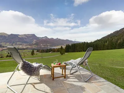 Ein allgemeiner Bergblick oder ein Berglick von des Chalets aus