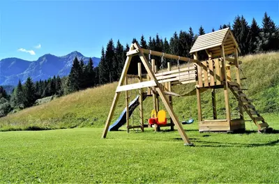 Ein Kinderspielbereich in der Unterkunft Hochfilz´ner Hof